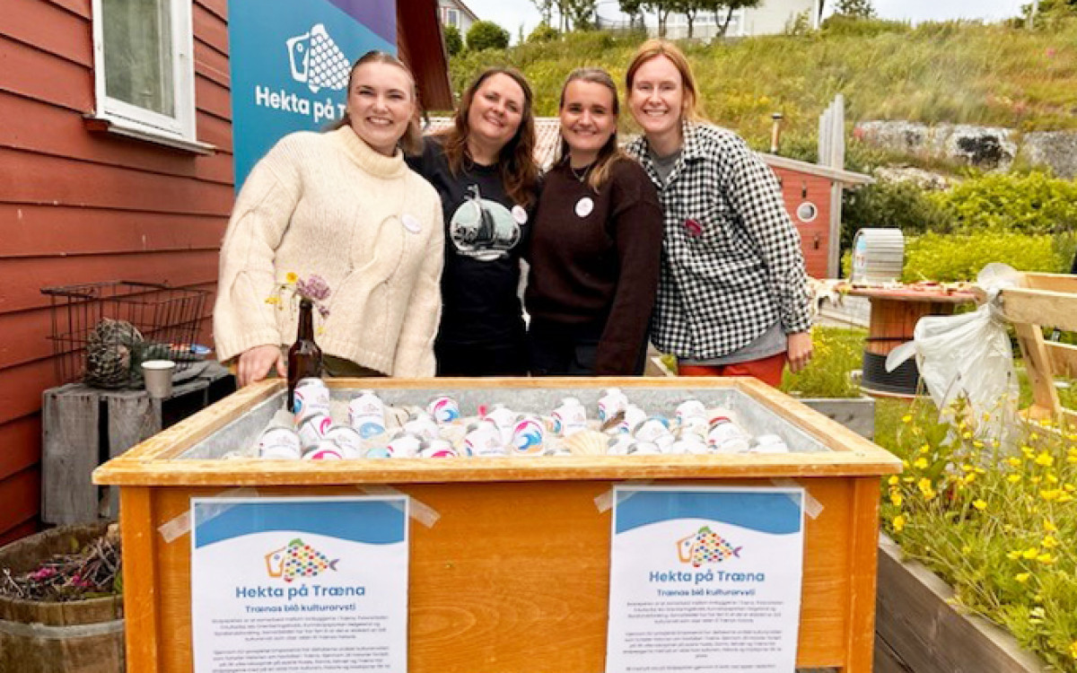 Anette M&oslash;llersen Bj&oslash;rn&aring;, Maiken Bj&oslash;rkan, &Aring;sta Halse og Vilde Johnsg&aring;rd Nygaard p&aring; Tr&aelig;na. Foto: Privat