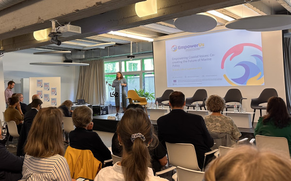 Maiken Bj&oslash;rkan - EmpowerUs avslutningskonferanse. Foto: NNEO